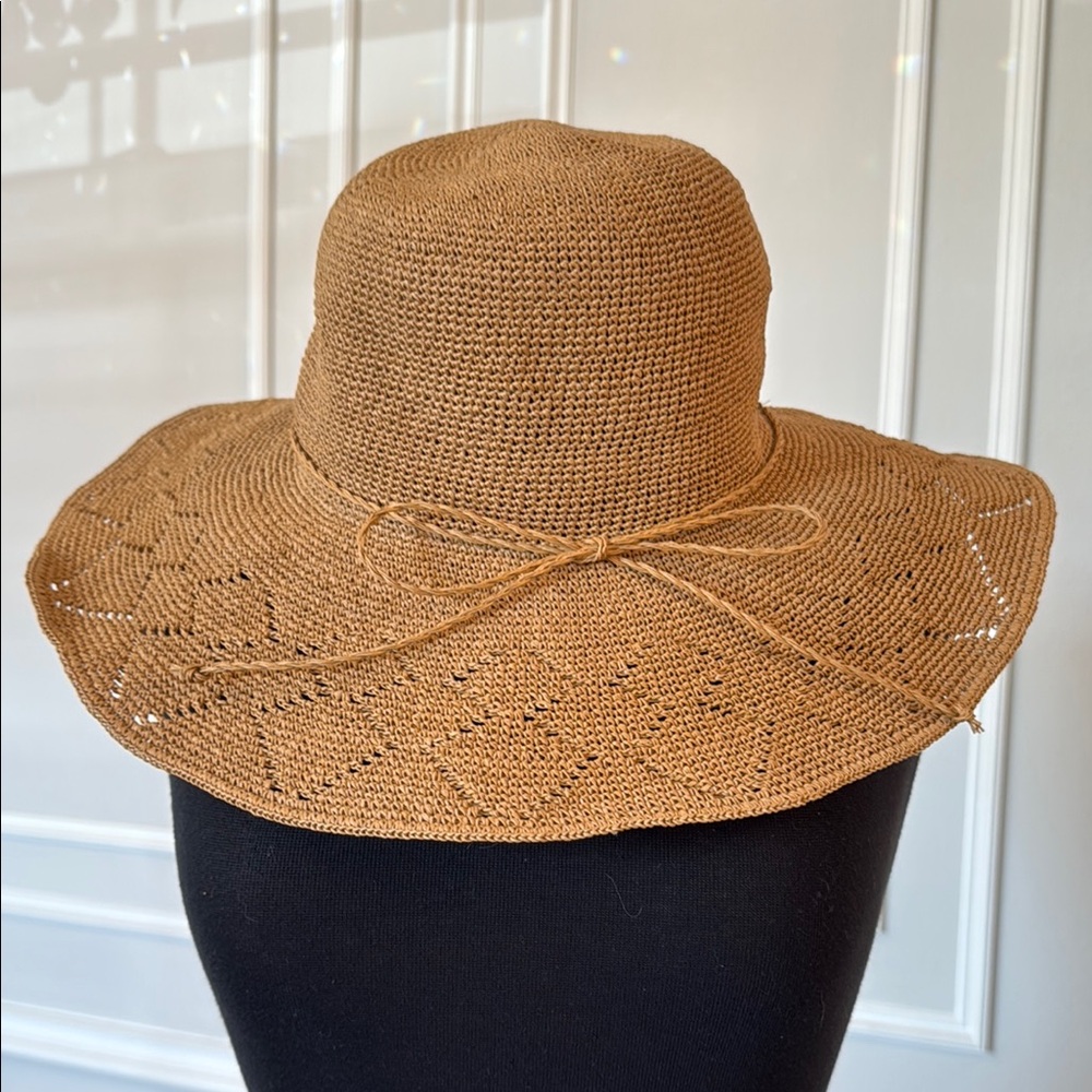 NWOT ELEGANT SPARKLE BEACH HAT